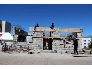 Depremzede muhtar fırın inşasına başladı, Ramazan ayı boyunca ücretsiz pide dağıtacak