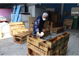 Deprem bölgesi için mobilya üretiyorlar