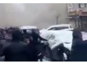 7,6’lık depremde 5 katlı bina yerle bir oldu