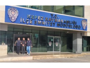 Antalya’da kesinleşmiş hapis cezasıyla aranan 2 kişi yakalandı