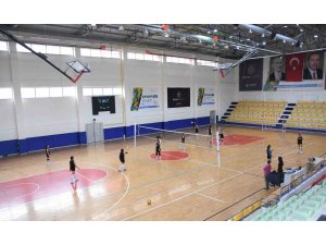 Yeni kurulan DBB Kadın Voleybol Takımı turnuvalara hazırlanıyor