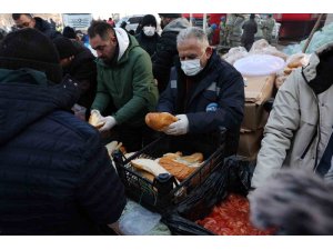 Kayseri ve Kahramanmaraş’ta iftar sofraları Büyükşehir’den