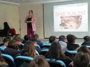 Burhaniye Belediyesi’nden liseli gençlere seminer