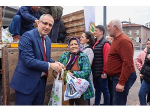 Balıkesir’de 2 bin fidan vatandaşa ücretsiz dağıtıldı