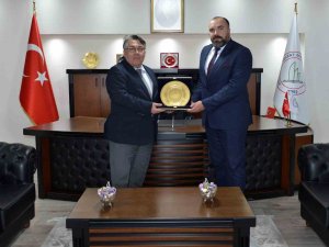 Doç. Dr. Vasyl Mamray’dan Rektör Özölçer’e ziyaret