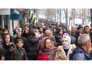 Yüksekova’da Ramazan yoğunluğu başladı