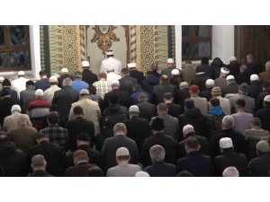 Bursa’da Ramazan dualarla karşılandı, camiler doldu taştı