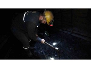 Maden ocağında ilk sahur: Yerin metrelerce altında kömür kazan madenciler sahur yaptı