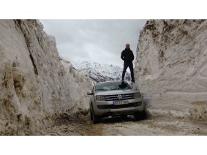 Yüksekova’da 5 metreyi bulan kar tünelleri
