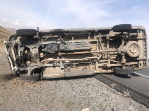 Ağrı’da ambulans kaza yaptı: 3 yaralı