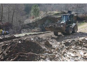 Efeler Belediyesi, yağış nedeniyle kapanan yollara müdahale etti