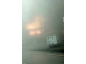 Uludağ yolu üzerine bulunan restoran, alev alev yandı