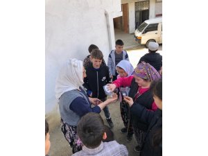 Gençlerden köyün yaşlılarını duygulandıran hareket