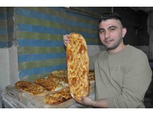 Kars’ta Ramazan pidesi tezgahlarda yerini aldı