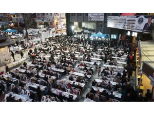 Nazilli’de ilk iftar Belediye Meydanı’nda yapıldı