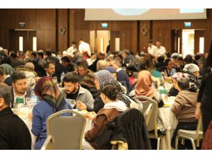 Depremzedeler, gazi ve şehit aileleri ilk iftarda bir araya geldi