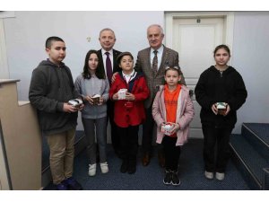 Yarışmada dereceye giren öğrencilere Başkan Aygün’den ödül