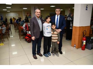 İlk iftar depremzedelerle yapıldı