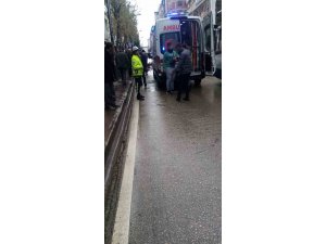 Elazığ’da motosiklet yayaya çarptı: 2 yaralı