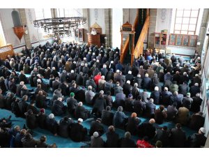 Ramazan’ın ilk cumasında camiler doldu taştı