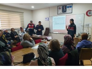 Jandarma şiddete yönelik kadınları bilgilendirdi