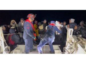 İzmir açıklarında 59 göçmen kurtarıldı, 1 Türk vatandaşı yakalandı