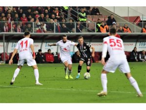 Altınordu, dış sahada yokları oynuyor