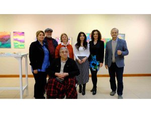 Ayvalık’ta ’kâğıt ve kalemin düeti’ sergileniyor