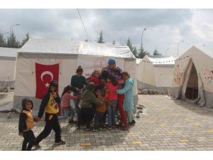 Depremzede çocuklar yaşadıkları travmayı çeşitli etkinliklerle atmaya çalışıyor