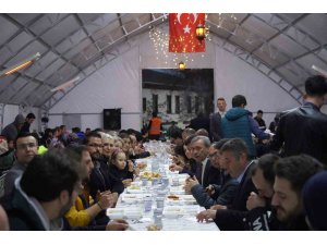 Başkan V. Subaşı ve CHP il örgütü iftarda vatandaşla buluştu