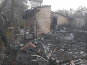 Erdek’te bağ evinde çıkan yangında ev kullanılamaz hale geldi