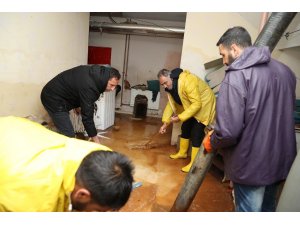 Eyyübiye’de yağış mesaisi sahura kadar sürdü