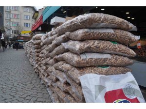 Kuruyemişçilerin bayram hazırlığı şimdiden başladı