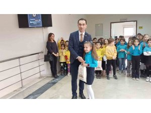 Kütüphaneler haftasında çok metaryal alan öğrencilere ödül verildi