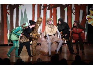 Yenimahalle’de çocuklar “La Fonten Orman Mahkemesinde” oyunu ile güldü