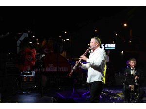 Hüsnü Şenlendirici klarnetini afetzedeler için İzmit’te çalacak