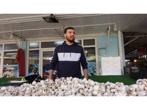 Genç çiftçi binbir emekle toplayıp 30 liraya satıyor: Vatandaş yoğun ilgi gösteriyor