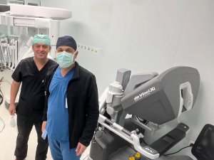 Kolon kanseri tedavisinde kullanılan robotik cerrahi ile hastalar daha hızlı taburcu ediliyor