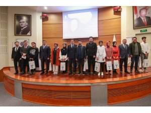 Erzurum kitap akademisi mezunlarını veriyor