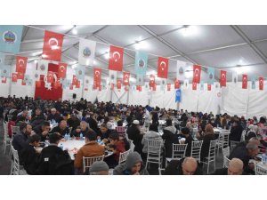 Siirt Belediyesinin iftar çadırına yoğun ilgi
