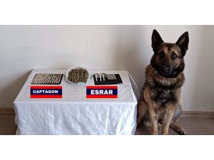 Uyuşturucuyu şapkasına saklamış