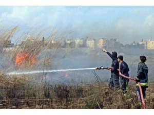 Hem oruca hem yangını söndürmeye ’niyetliler’