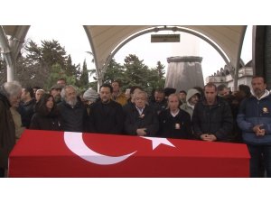 Sanatçı Köksal Engür Üsküdar’da son yolculuğuna uğurlandı