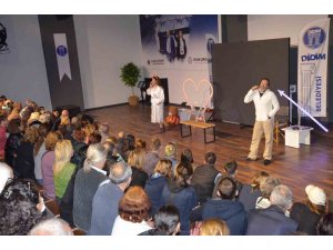 Didim’de ’Dünya Tiyatrolar Günü’ oyunla kutlandı