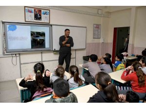 Kuşadası Belediyesi’nden öğrencilere ’vektörel mücadele’ eğitimi
