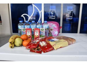 Çocukların beslenme çantalarını Kuşadası Belediyesi dolduruyor