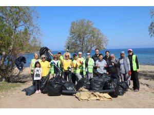 Küdür Yarımadası’nda sahil temizliği yapıldı