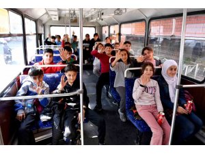 Mersin Büyükşehir Belediyesi ’Minikbüs’ ile 2 bin 830 öğrenciye ulaşmak istiyor