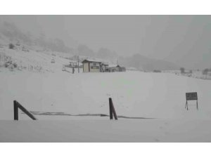 Keltepe Kayak Merkezinde kar yağışı etkili oluyor