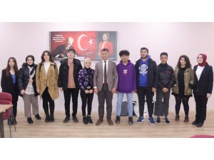 Üniversite sınavına hazırlanan depremzede öğrencilere kitap desteği